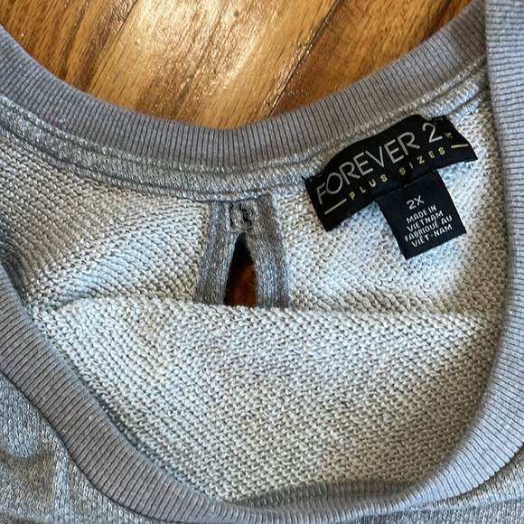 Bow tie back sweatshirt - Picture 4 of 4